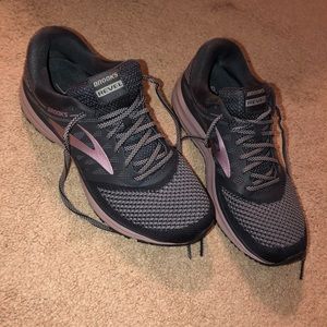 Brooks Revel Size 10